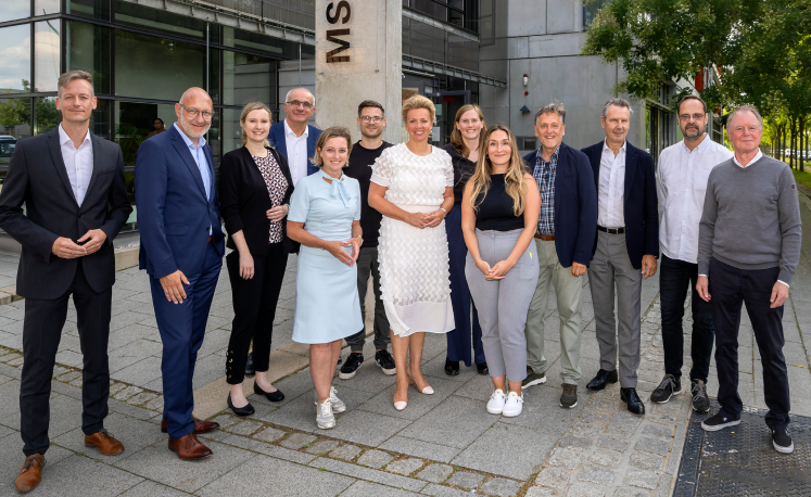 Visit of Minister Ina Brandes to Innolume GmbH